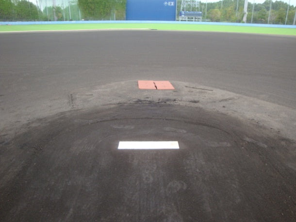 グラウンド整備にかける想い！｜ボールパーク施設管理部・グラウンド